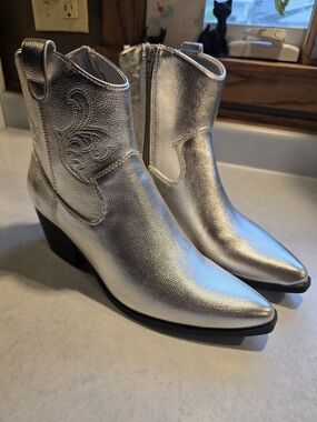 Old Navy Silver Metallic Women's Western Ankle Bootie with Block Heel